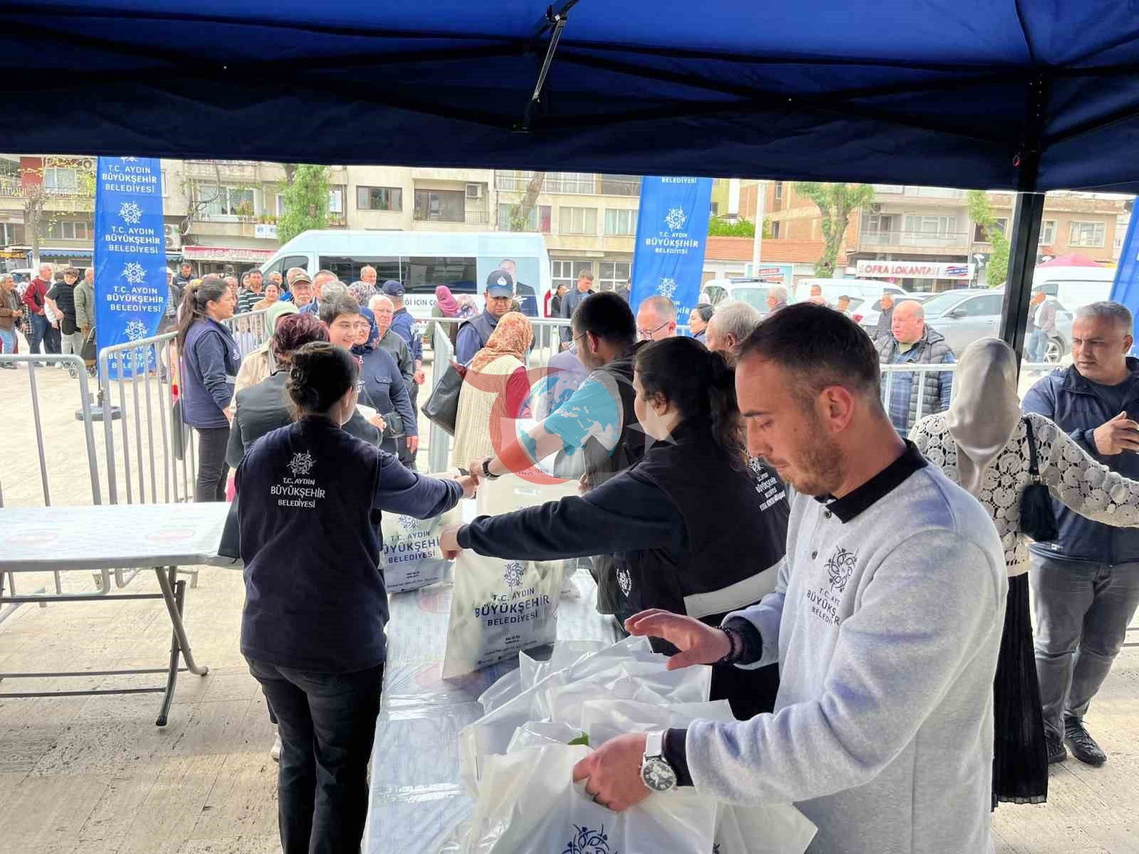 İncirliova&rsquo;da vatandaşlara ücretsiz fide dağıtıldı