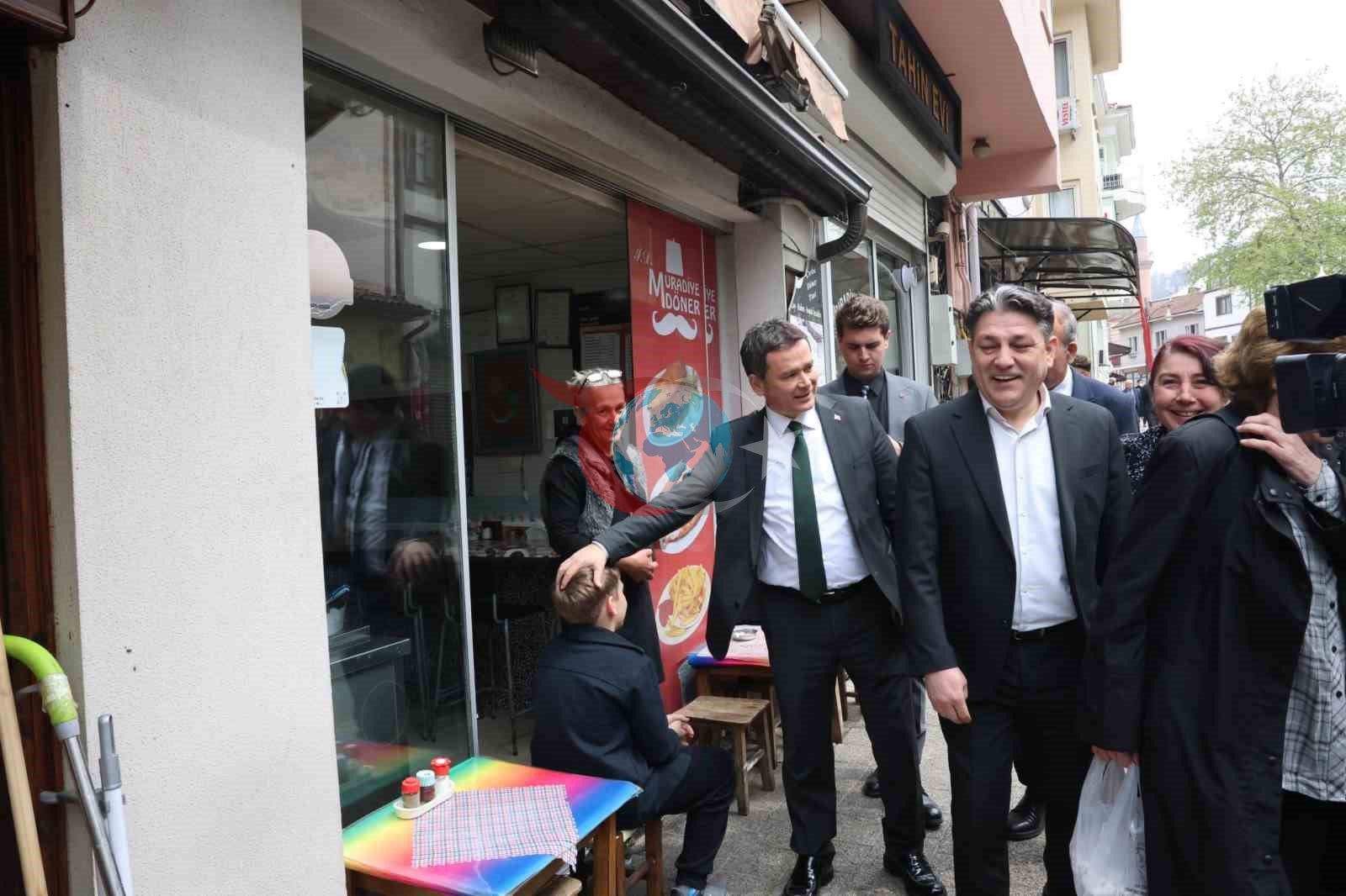Başkan Aydın&rsquo;ın cuma durağı Muradiye Mahallesi oldu