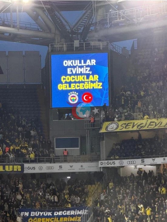 Fenerbahçeli futbolcular okul saldırısında ölenleri unutmadı - Resim: 0