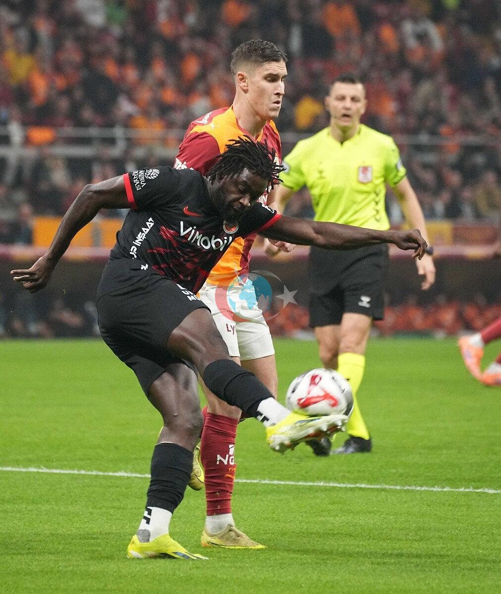 Sezonun ilk yarısında Rams Park'ta oynanan Galatasaray-Gençlerbirliği karşılaşmasından bir kare