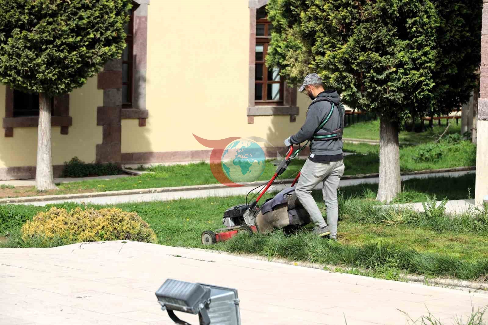 Bilecik’te çim biçme çalışmaları başladı