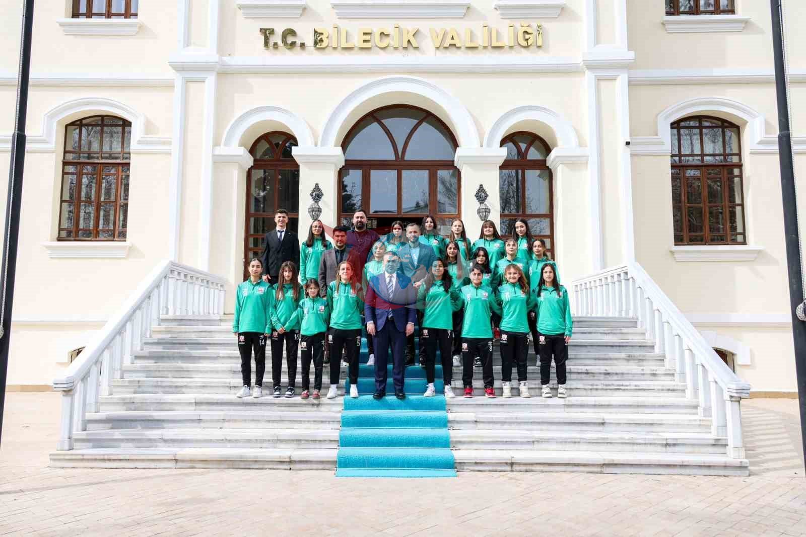 Bilecik Kolej Spor Kulübü&rsquo;nden Vali Faik Oktay Sözer&rsquo;e ziyaret
