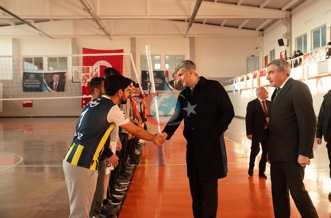 Diyadin&rsquo;de kurumlar arası voleybol turnuvası başladı