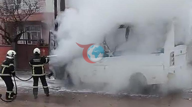 Kırıkkalede yolcu minibüsü alev alev yandı