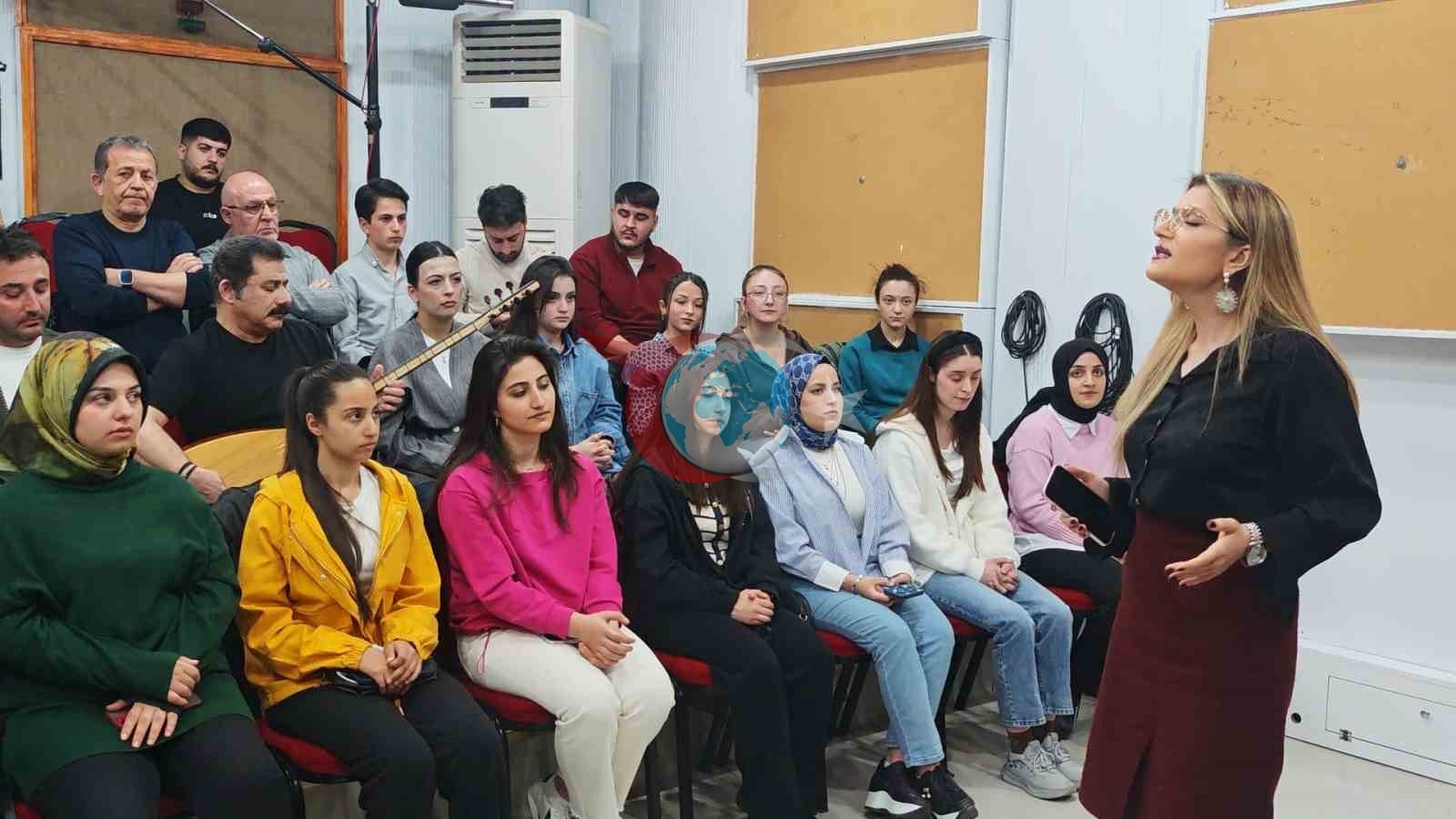 TRT Erzurum Radyosu’nda ustalar ile gençler buluştu