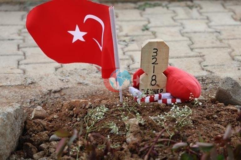 Belinay, Bayram, Kerem ve Zeynep... Mezarlıktaki defteri açanlar gözyaşlarını tutamadı