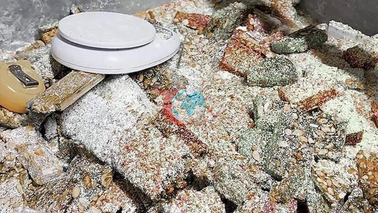 Hatay’da kötü kokunun geldiği evden kaçak lokum ve cezerye imalathanesi çıktı