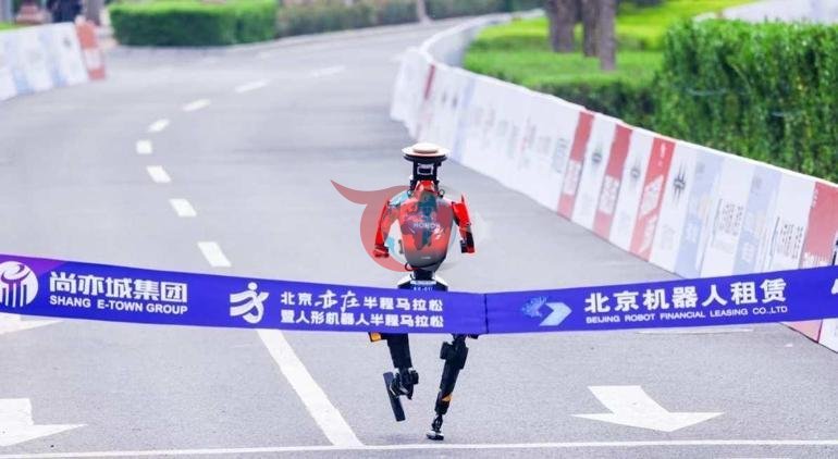 Dünya bu rekoru konuşuyor İnsansı robotların sınırları aşan maratonu