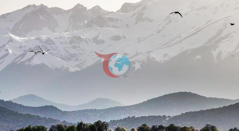 Nisan ayında çığ felaketi 4 kişini bulunduğu araçta can pazarı