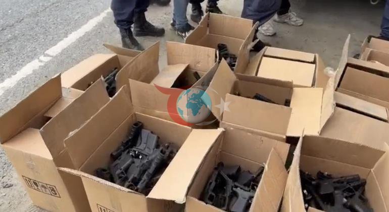 Koli koli silah ฤฐstanbulda durdurulan kamyonetten รงฤฑkanlar ลoke etti