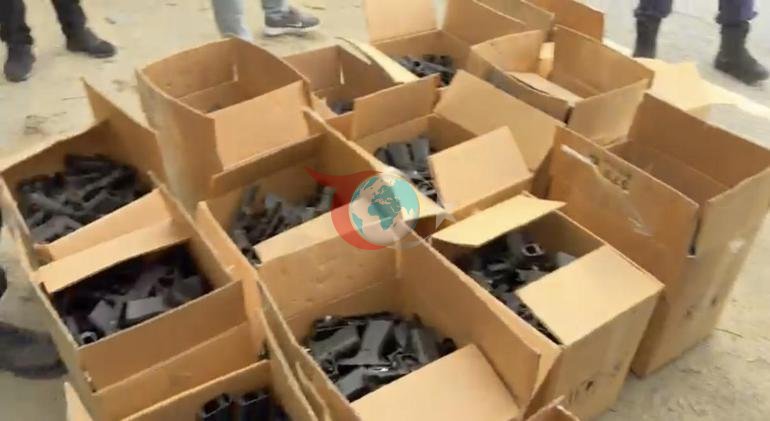 Koli koli silah ฤฐstanbulda durdurulan kamyonetten รงฤฑkanlar ลoke etti