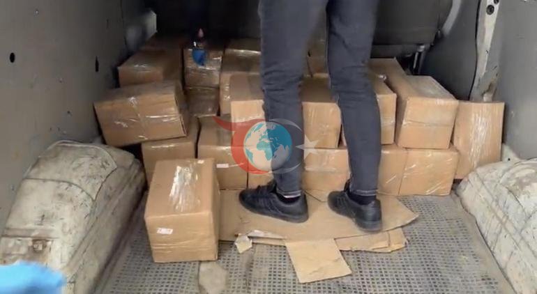 Koli koli silah ฤฐstanbulda durdurulan kamyonetten รงฤฑkanlar ลoke etti