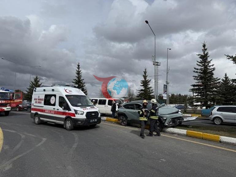 Erzurumda korku dolu dakikalar Direksiyon başında fenalaştı: İtfaiye camı kırarak kurtardı