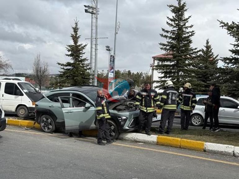 Erzurumda korku dolu dakikalar Direksiyon başında fenalaştı: İtfaiye camı kırarak kurtardı