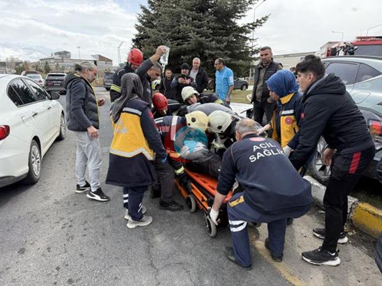 Erzurumda korku dolu dakikalar Direksiyon başında fenalaştı: İtfaiye camı kırarak kurtardı
