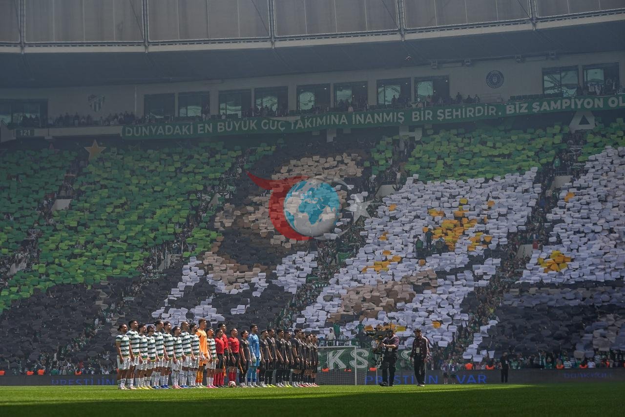 Bursaspor taraftarının koreografisi