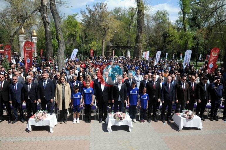 Bakan Bak: Gençlerimizi, çocuklarımızı dijital dünyadan, kötü alışkanlıklardan uzak tutmamız lazım