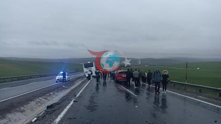 Ortalık savaş alanına döndü Aksarayda yolcu otobüsü 10 araca çarparak durabildi