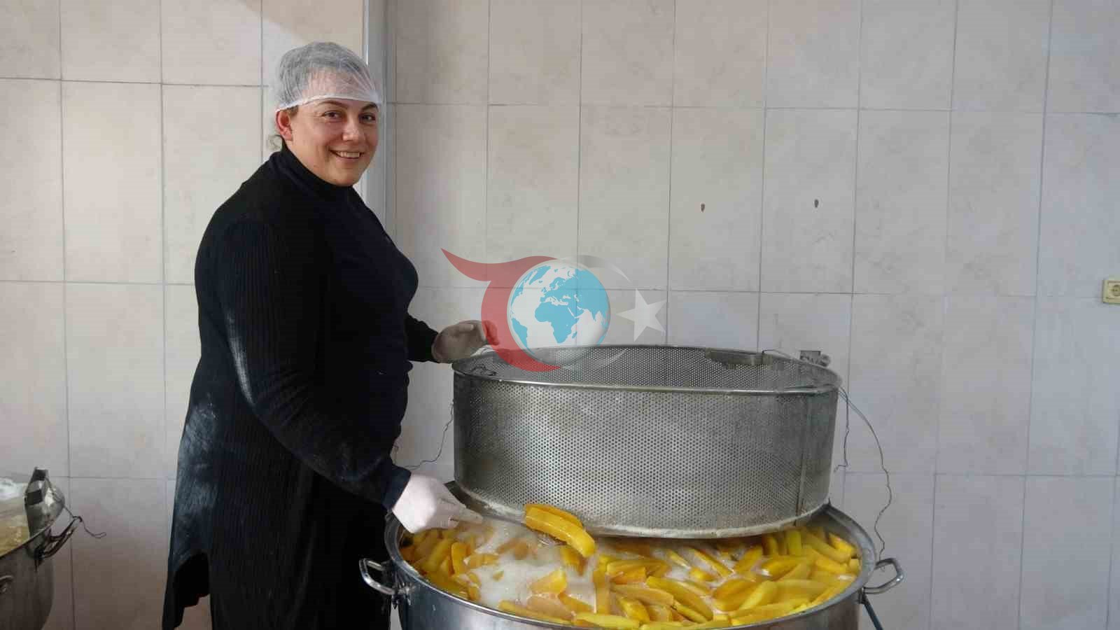 Tescilli lezzet kabak tatlısı depremzede ailenin ellerinde lezzet buluyor