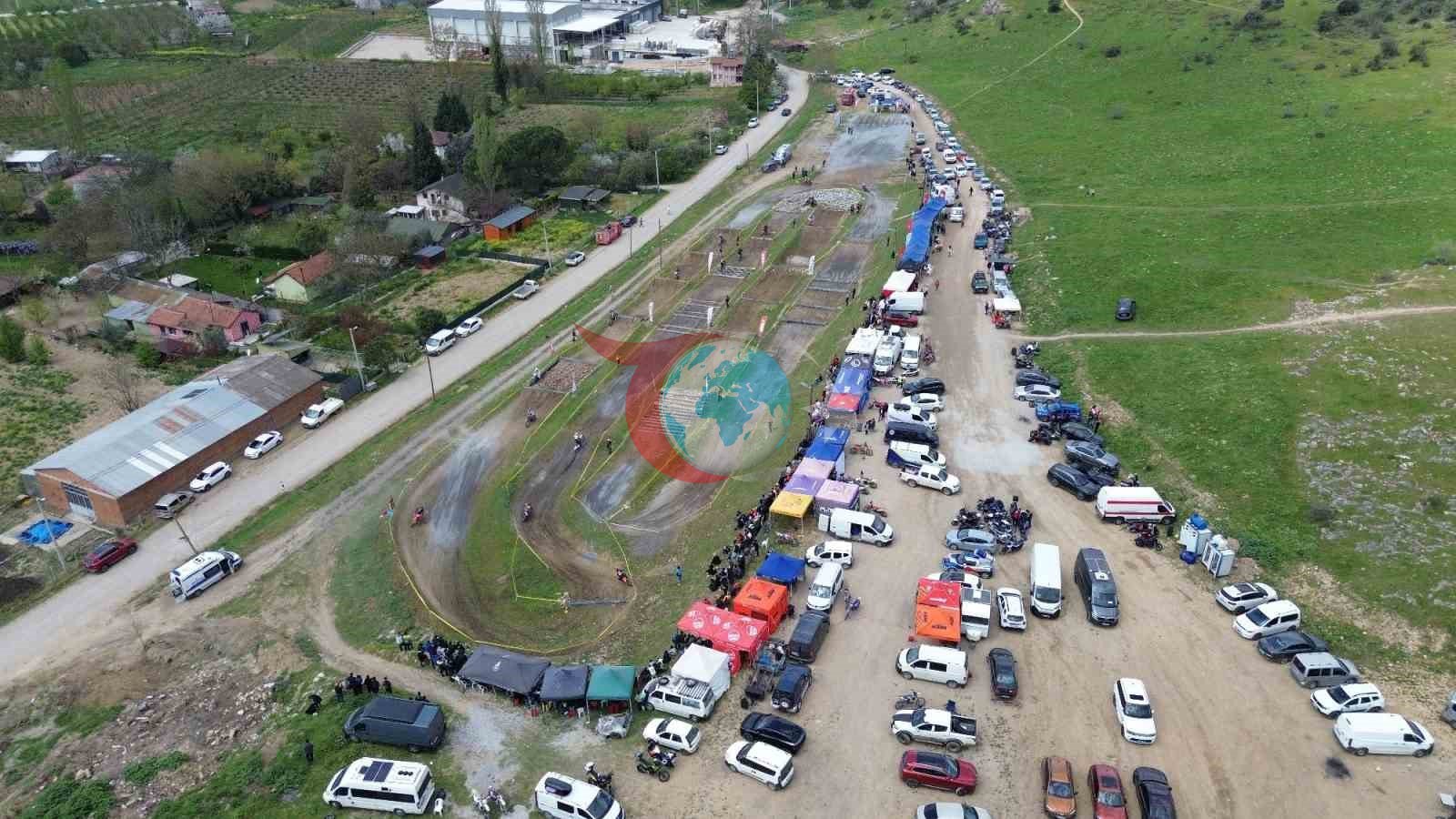 Motosikletler uçtu