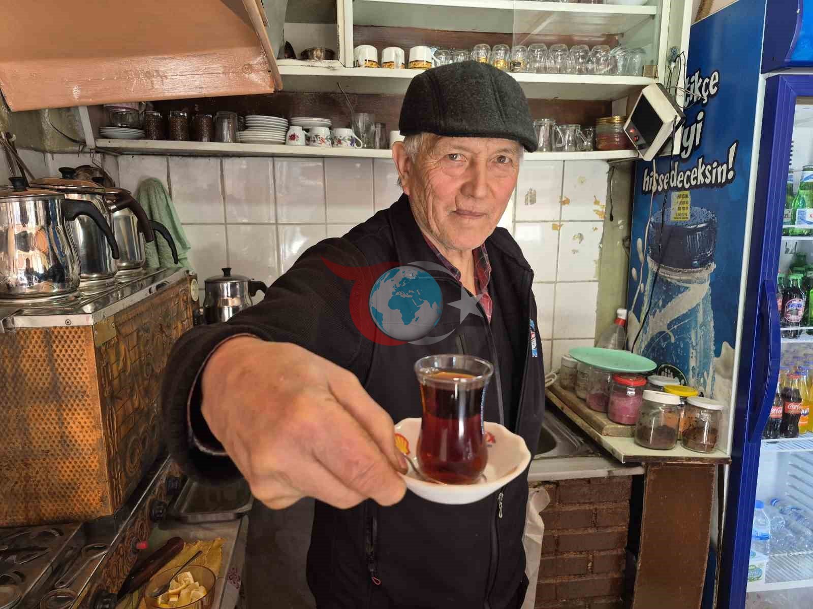 Eskişehir’de 44 senedir çaycı olan esnafın ilginç çalışma yöntemi