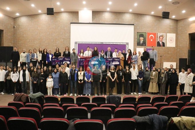 Eskişehir&rsquo;de genç şairler il birinciliği için yarıştı
