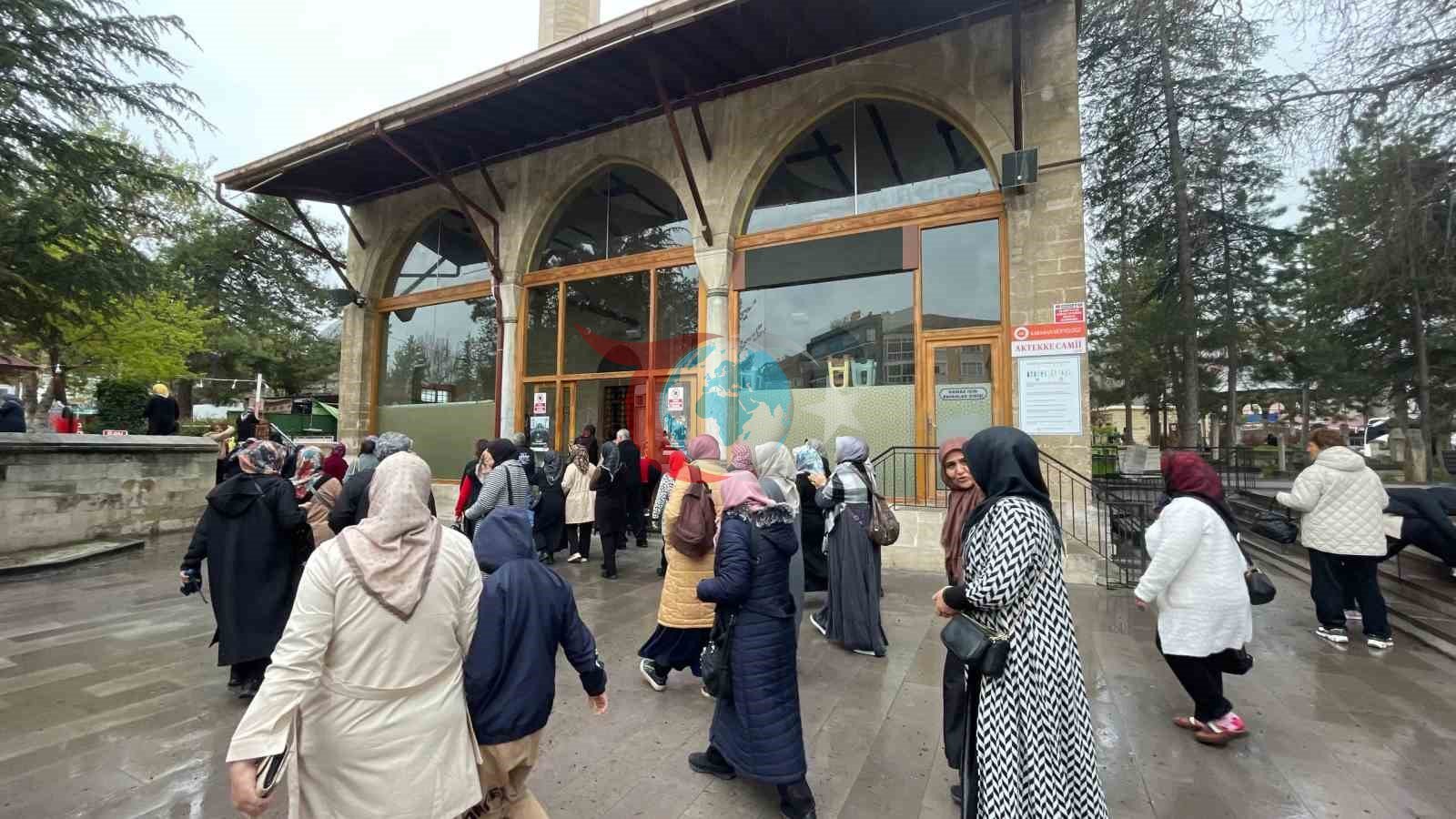 Karaman’a gelen turistler şehrin tarihi yerlerini gezdi