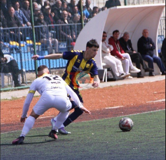 Söğütspor kendi evinde fırsatı tepti