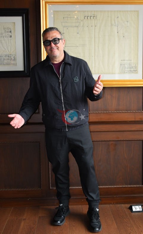 Yunan şarkıcıdan Serenay Sarıkaya'ya övgü dolu sözler