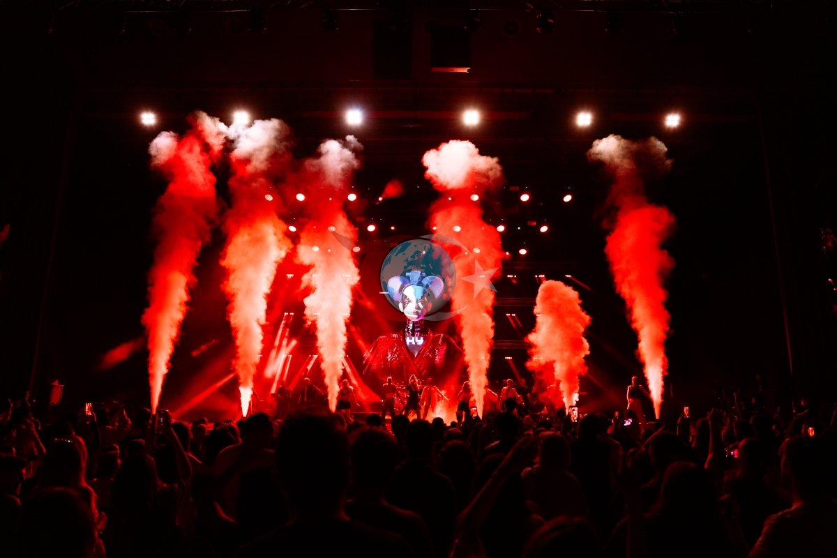 İstanbul'da Hande Yener Rüzgarı