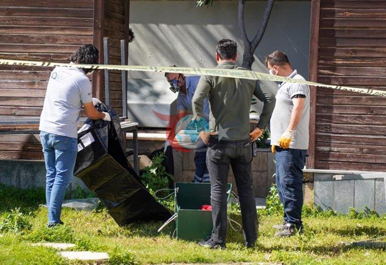 Şehrin göbeğinde korkunç olay Reklam panosunun ayağında insan cesedi bulundu
