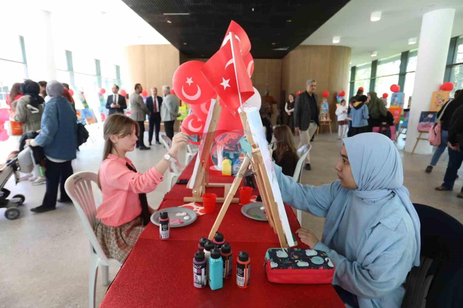 İnegöl&rsquo;de 23 Nisan&rsquo;a özel minik sanatçılar sergisi açıldı