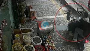 Kaldırımda dehşet 5 yaşındaki çocuk ölümden döndü: Kaza anları kamerada
