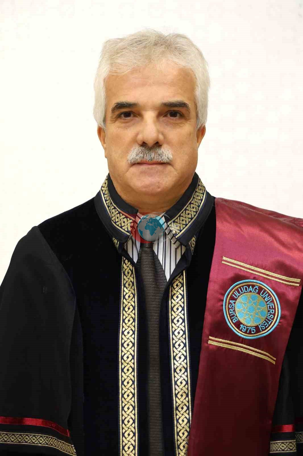 Akademisyen Doğan Yavaş, fakültesi önünden dualarla uğurlandı