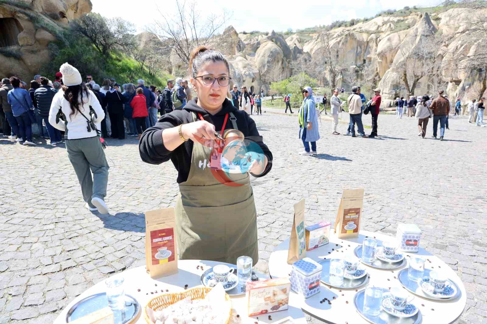 Kapadokya'da Turistlere Geleneksel Türk İkramı