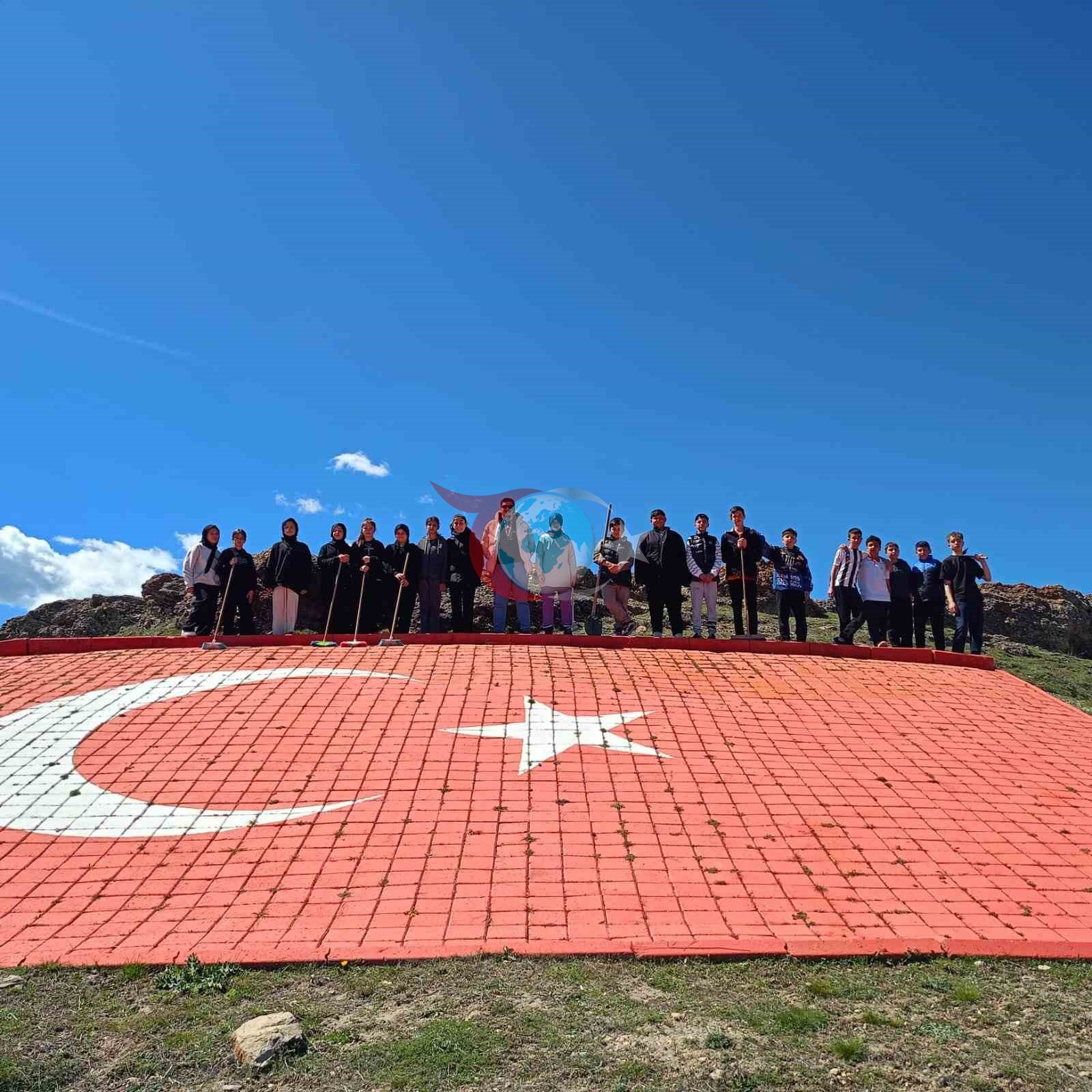 Seyitömer Ortaokulu öğrencilerinden anlamlı 23 Nisan davranışı