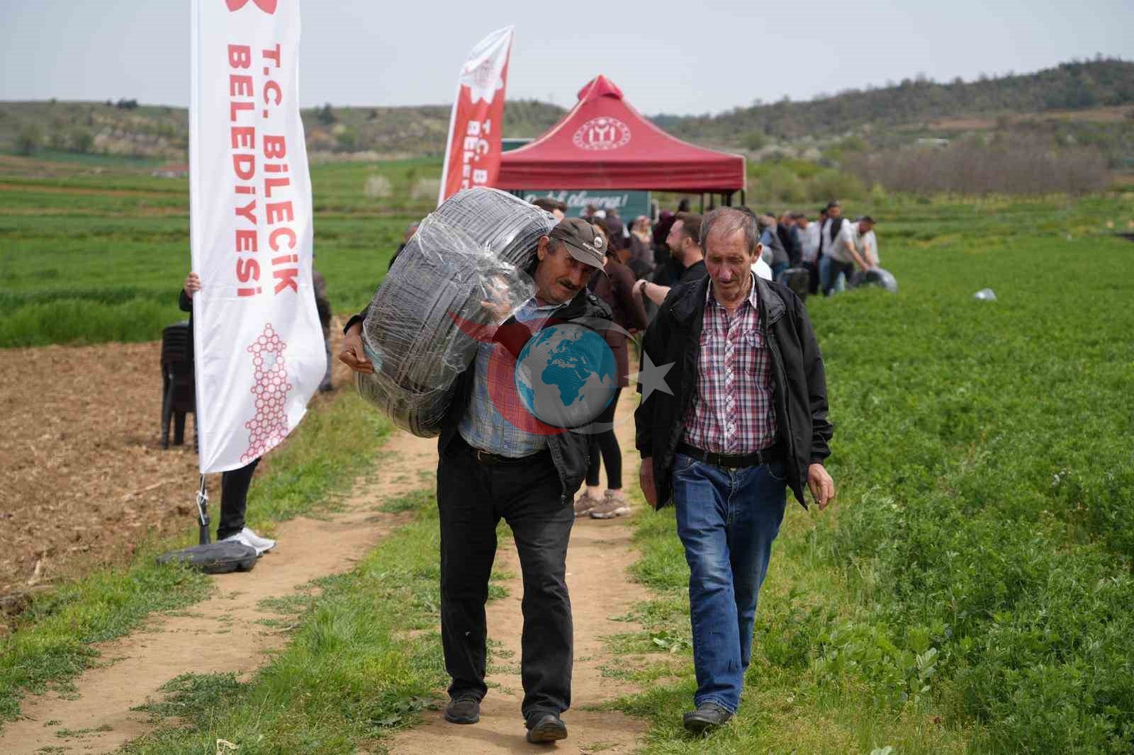 Yeniköylü çiftçilere sulama borusu dağıtıldı
