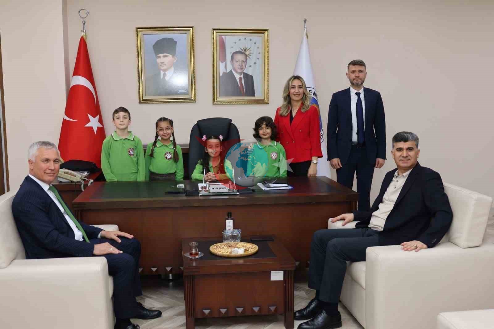 Minik Buğlem bir günlüğüne başkan oldu, ilk talimat park için geldi