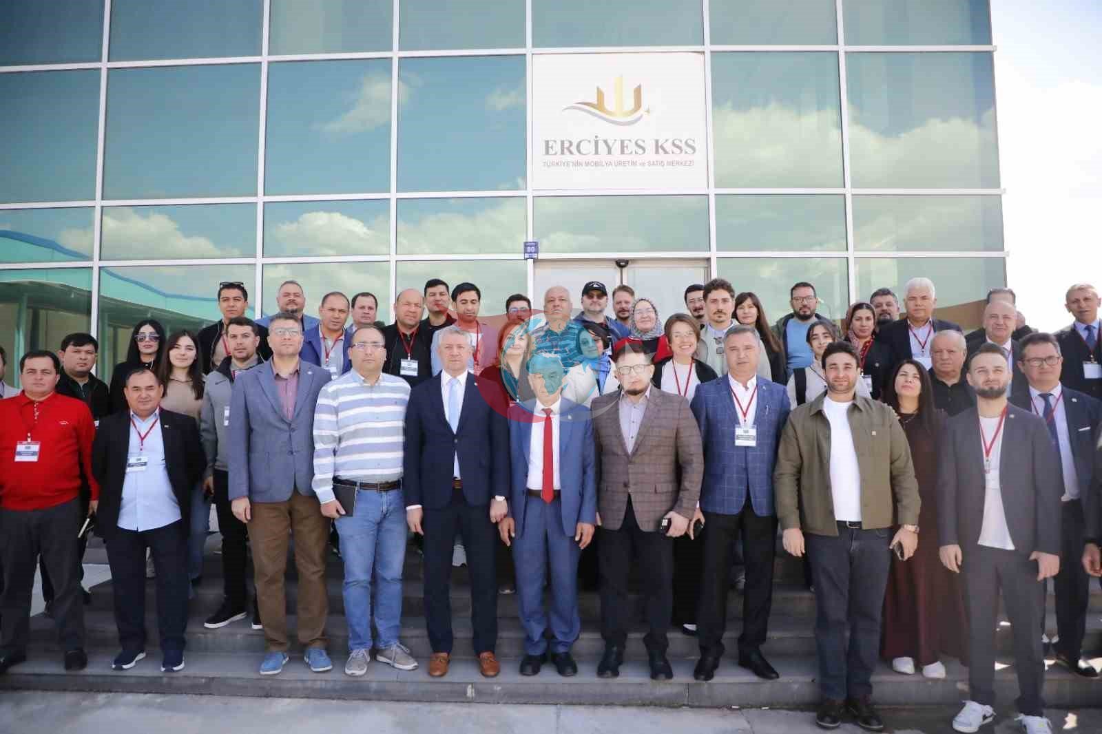 KUMSMALL&rsquo;da uluslararası ticaret rüzgarı