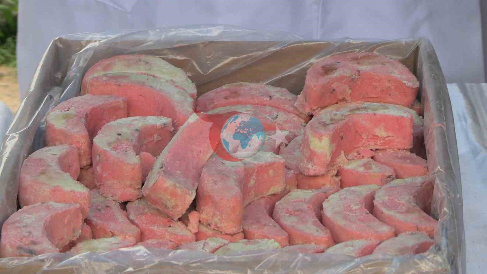 Edirne’de vatandaşlara 22 kilo Kakava kurabiyesi ikram edildi