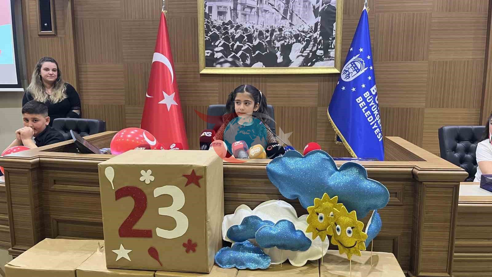 Bursalı çocuklar başkanlık ve meclis üyeliği koltuklarını devraldı