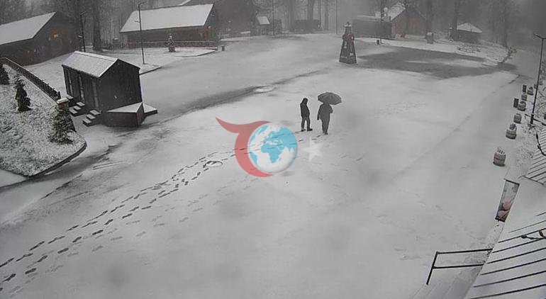 Bahar ortasında kar sürprizi İstanbulun yanı başı beyaza büründü