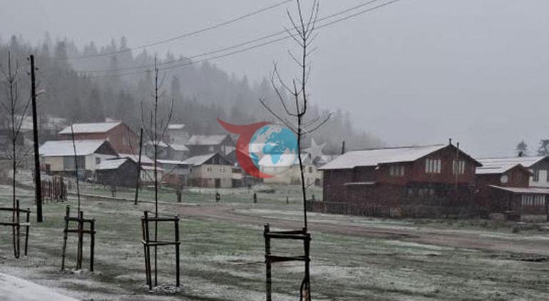 Bahar ortasında kar sürprizi İstanbulun yanı başı beyaza büründü