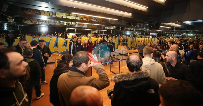 EuroLeague şampiyonu Fenerbahçe Opetli basketbolcular, taraftarlarla buluştu