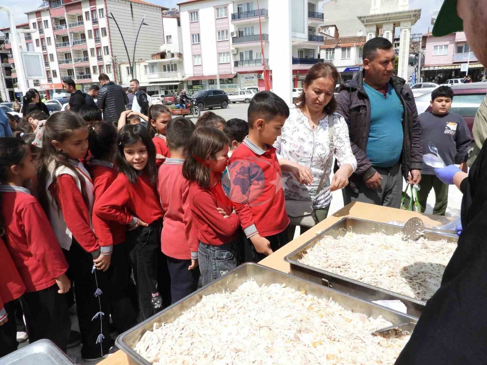 Şehit öğretmen ve öğrenciler için Selendi’de duygu dolu hayır