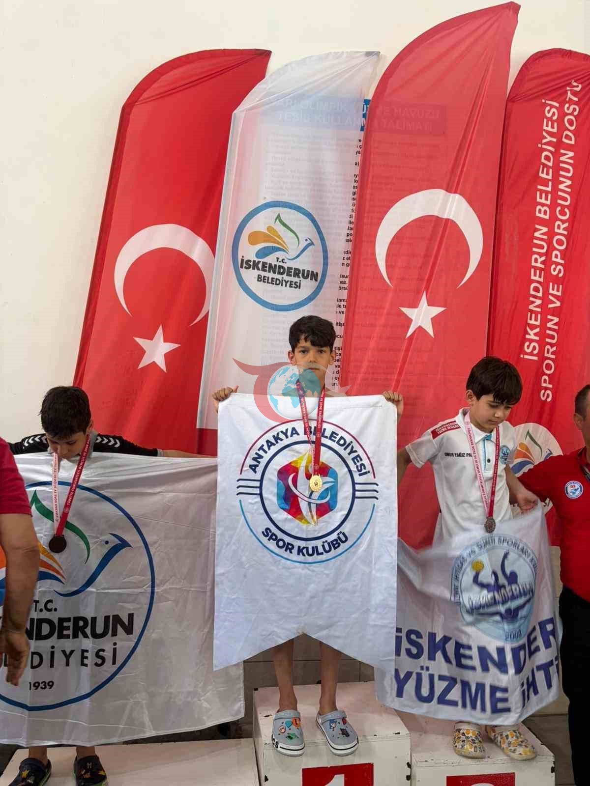 Antakya Belediyesi’nin sporcuları madalyaları topladılar
