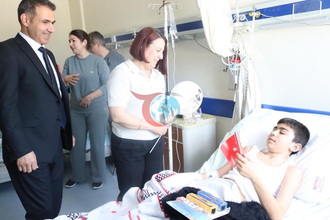 Söke Devlet Hastanesi’nde minik hastalara 23 Nisan sürprizi
