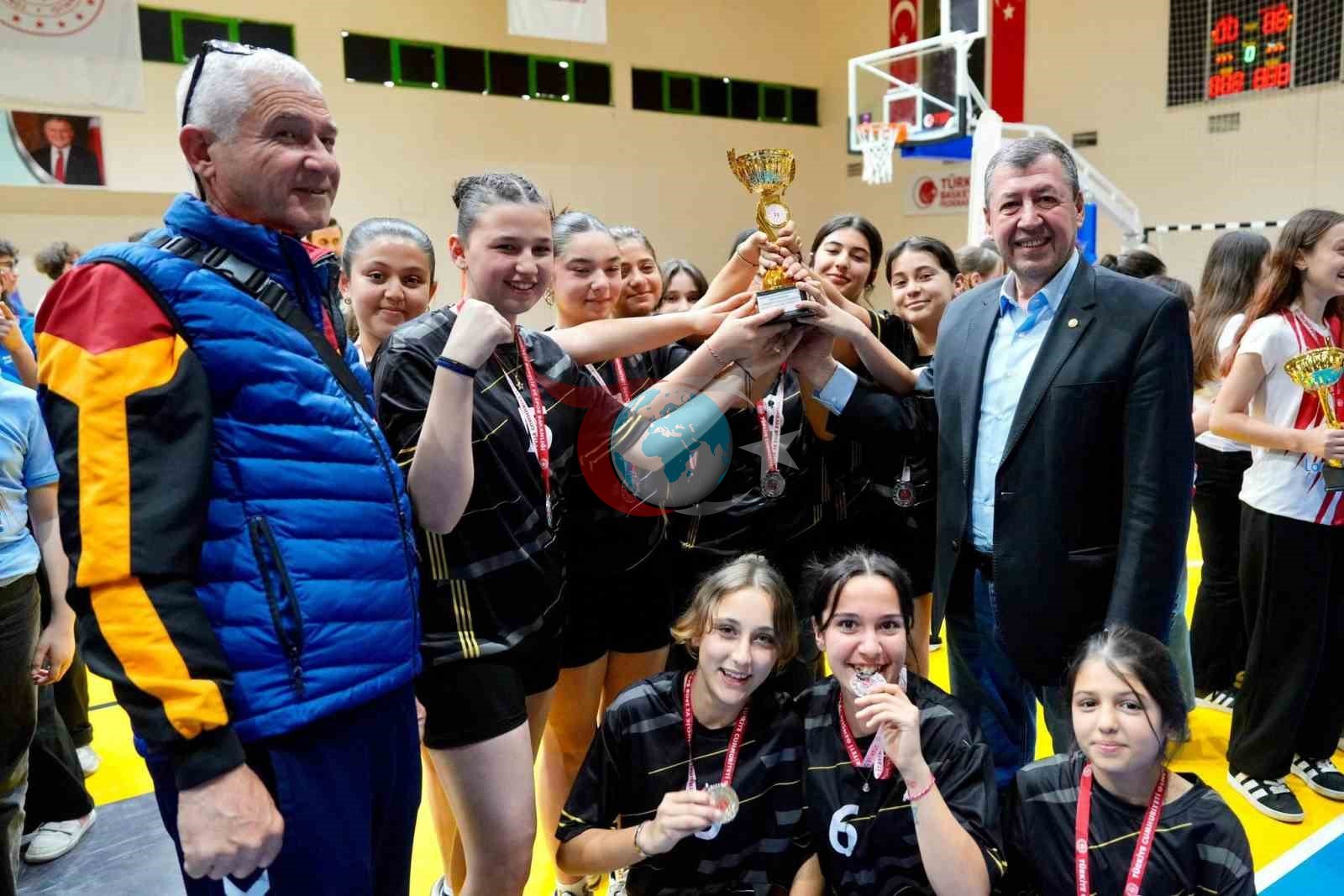 Balıkesir&rsquo;de Çocuk Sporları Şenliği ödül töreni ile tamamlandı