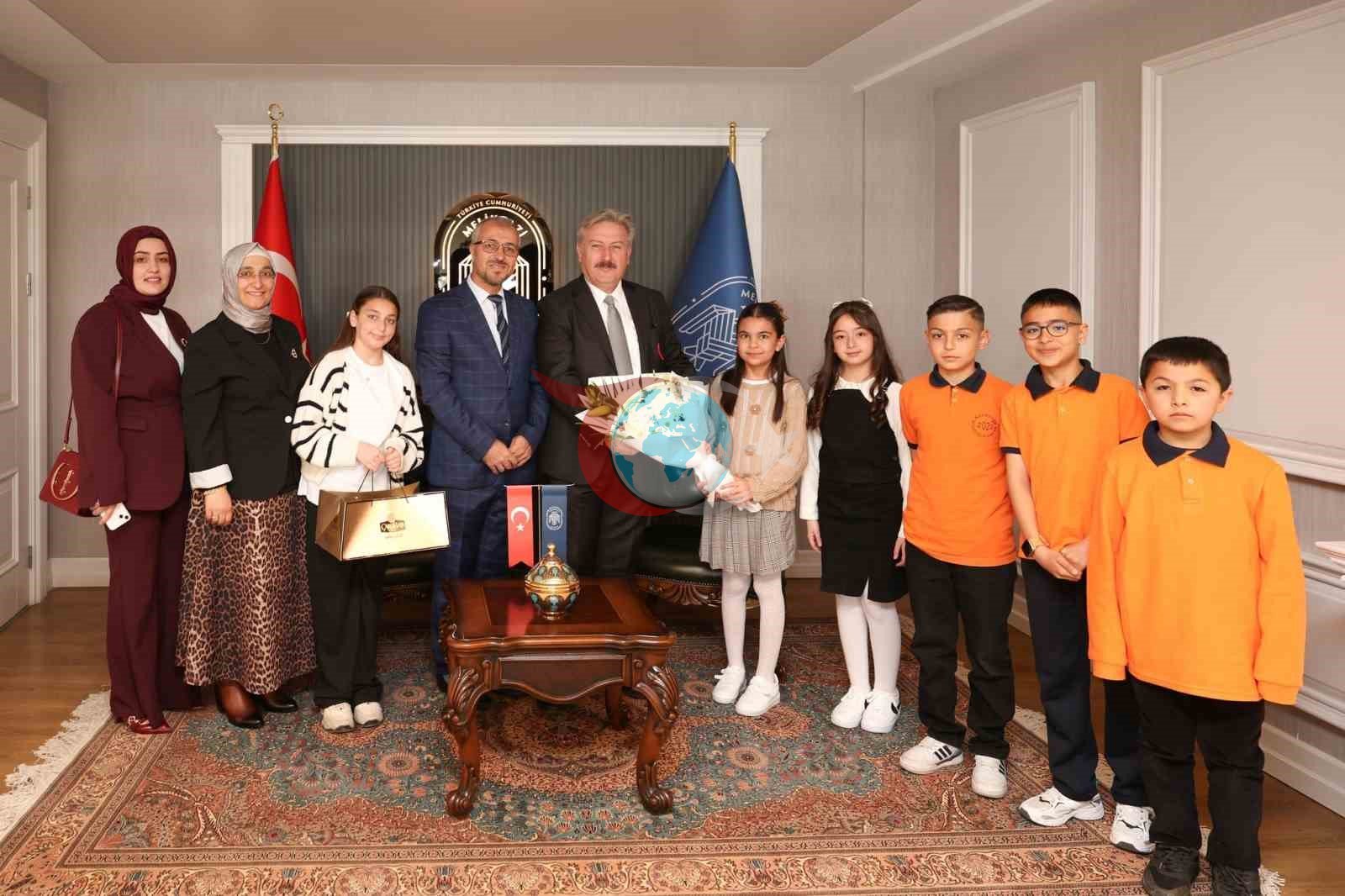 Başkan Palancıoğlu, koltuğunu küçük Toprak&rsquo;a bıraktı