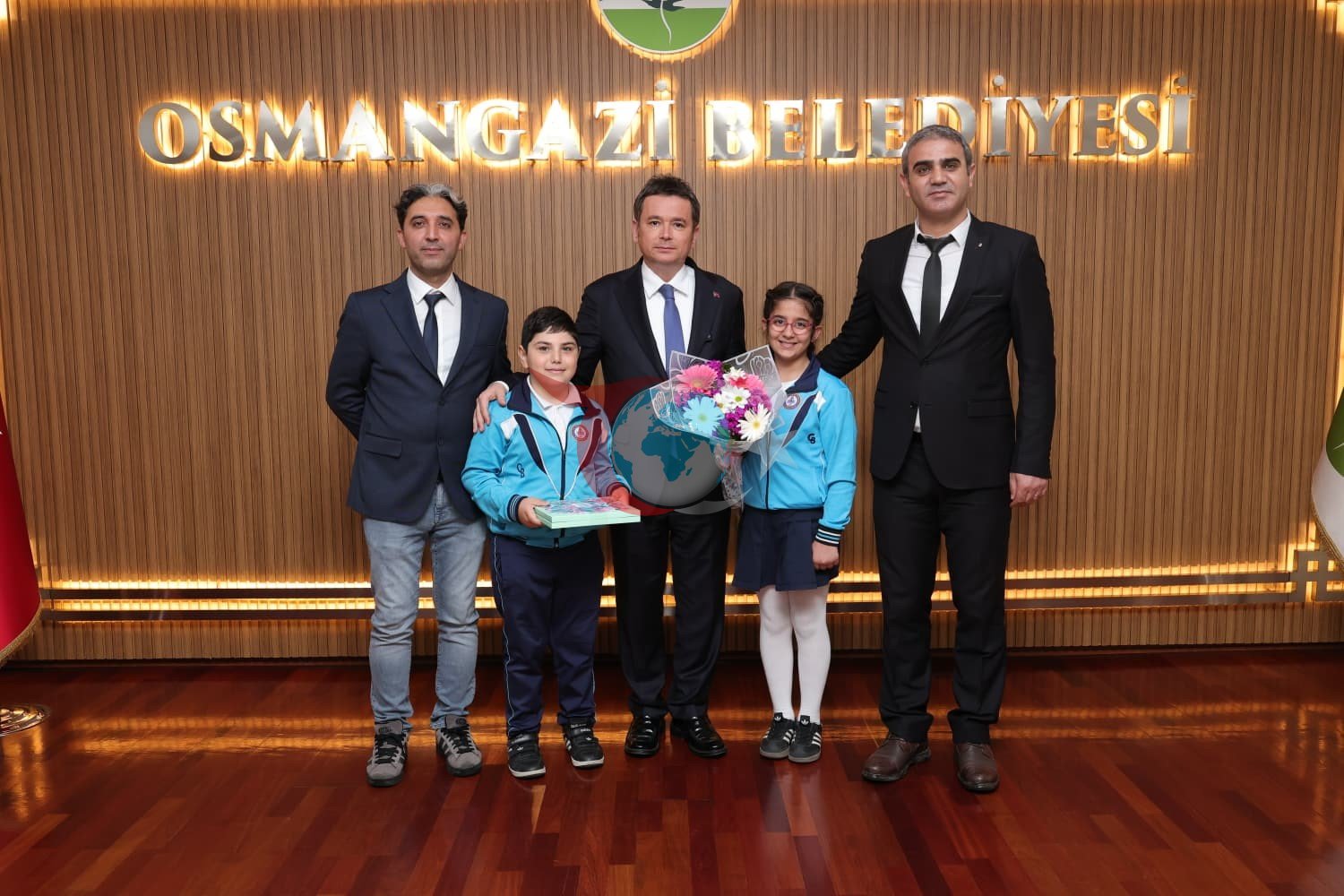 Başkan Aydın koltuğu çocuklara bıraktı